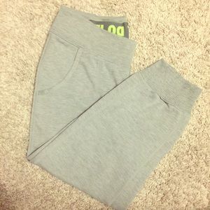 NWOT Nike cropped sweatpants
